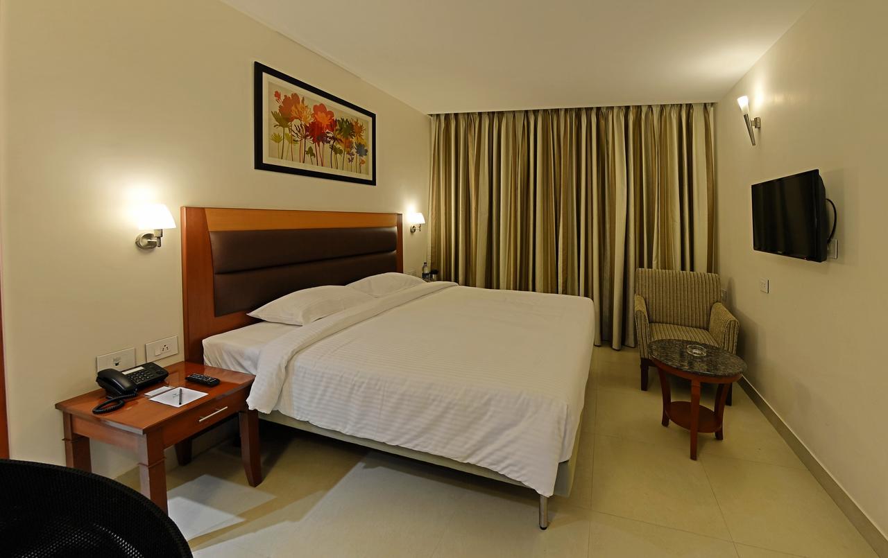 Hotel Poppys Anukula Residencia Vellore Exterior foto
